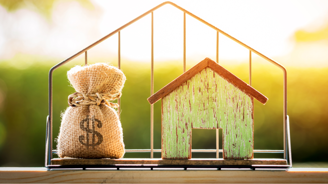 Using His Authorify Book, William Trains New Home Investors